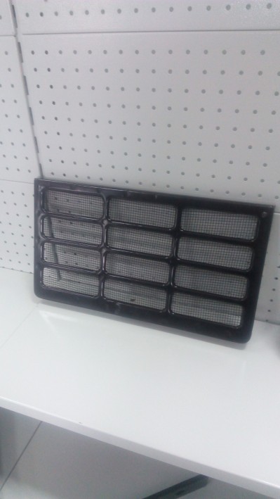 Решетка радиатора нижняя без фар