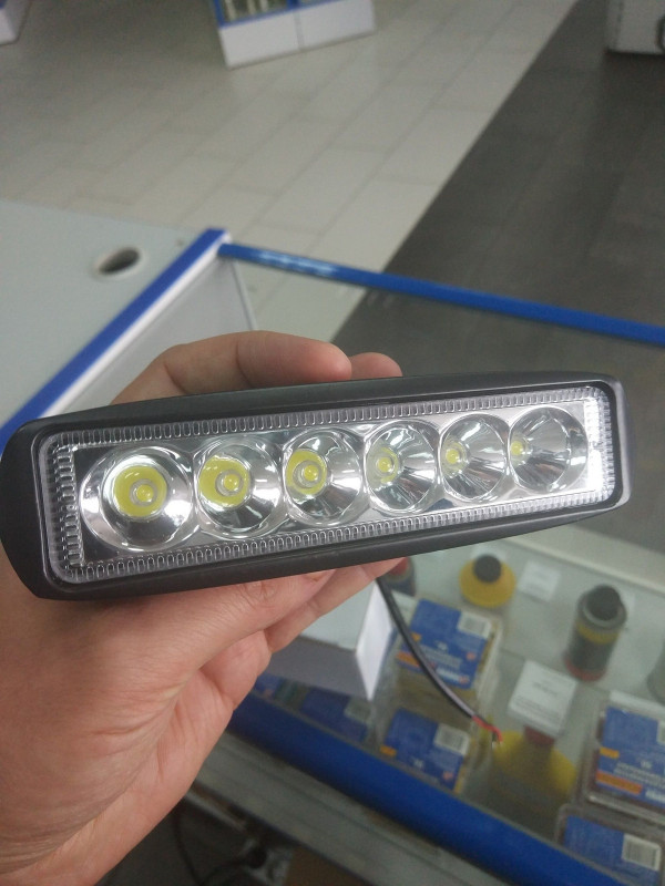 Фара светодиодная Р003 18W flood 6 диод по 3W(габаритные размеры 45*57*160мм) — 1